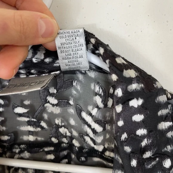 Chico's Black White Silk Lightweight Burnout Art-to-Wear Shirt Тор Button Down 1 - Picture 8 of 11